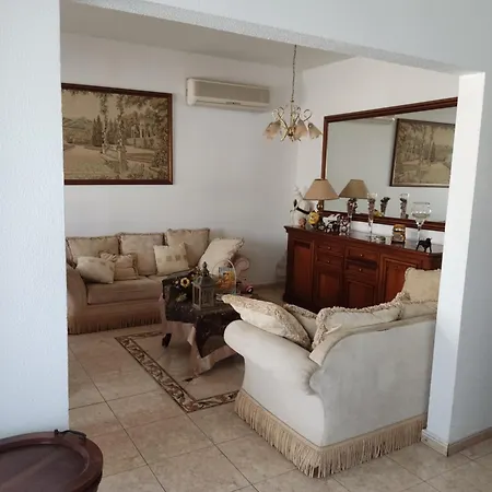 Comfortable And Homely In Paphos, Cyprus * פאפוס